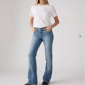 Levi's Women's Classic Bootcut Jeans Blue Denim Size 28W 32L
Medium Wash Size 6